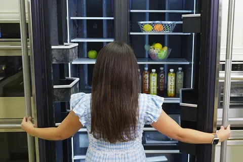 queen-city-charlotte-showroom-open-refrigerator